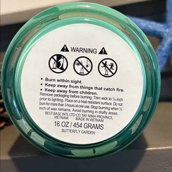 Martha Stewart Meadow of Butterflies Soy Blend Candle 16 ounces 2 wick NWOT - Picture 8 of 8